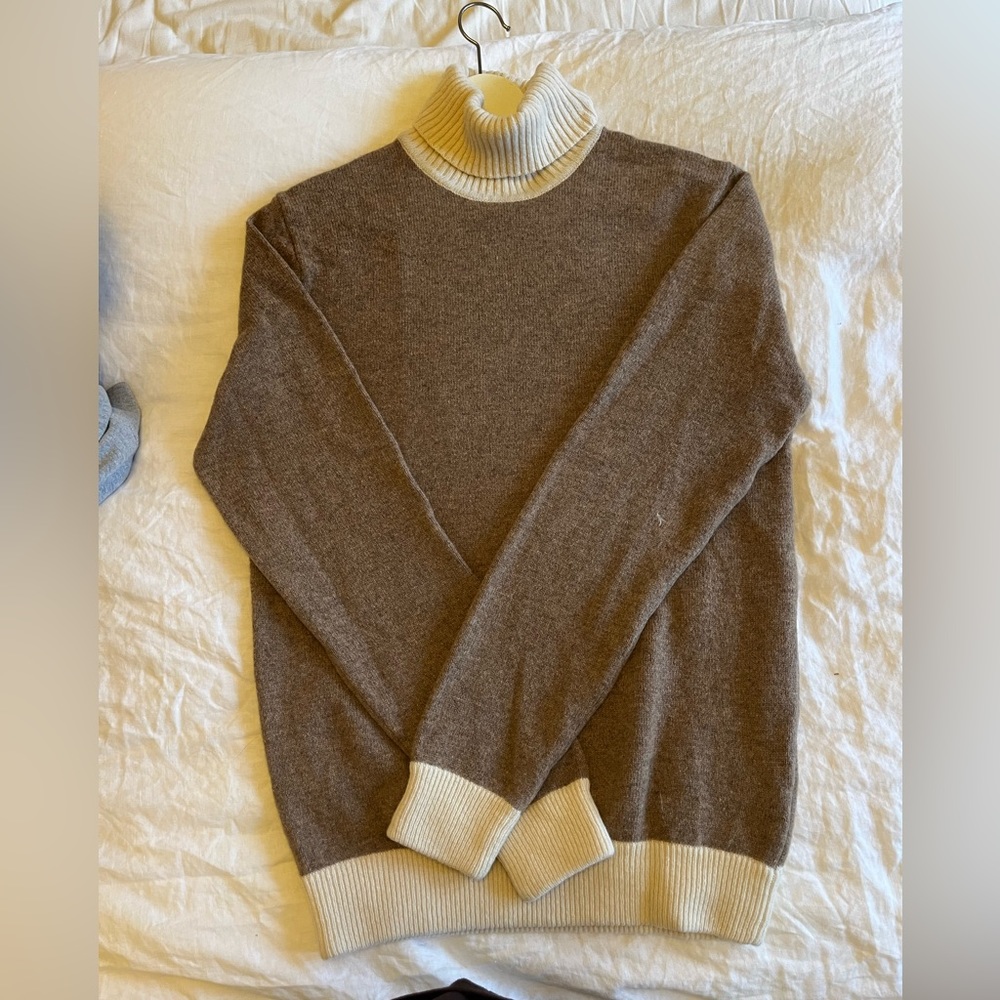 100% lambs wool vintage turtleneck sweater
